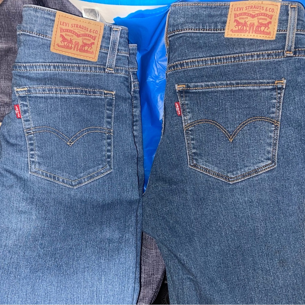 TWO PAIR LEVIS women’s Classic Denim Jeans